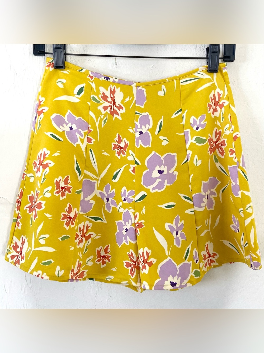 BCBGeneration Silky Yellow Floral High Waist Culotte Shorts | Size 0